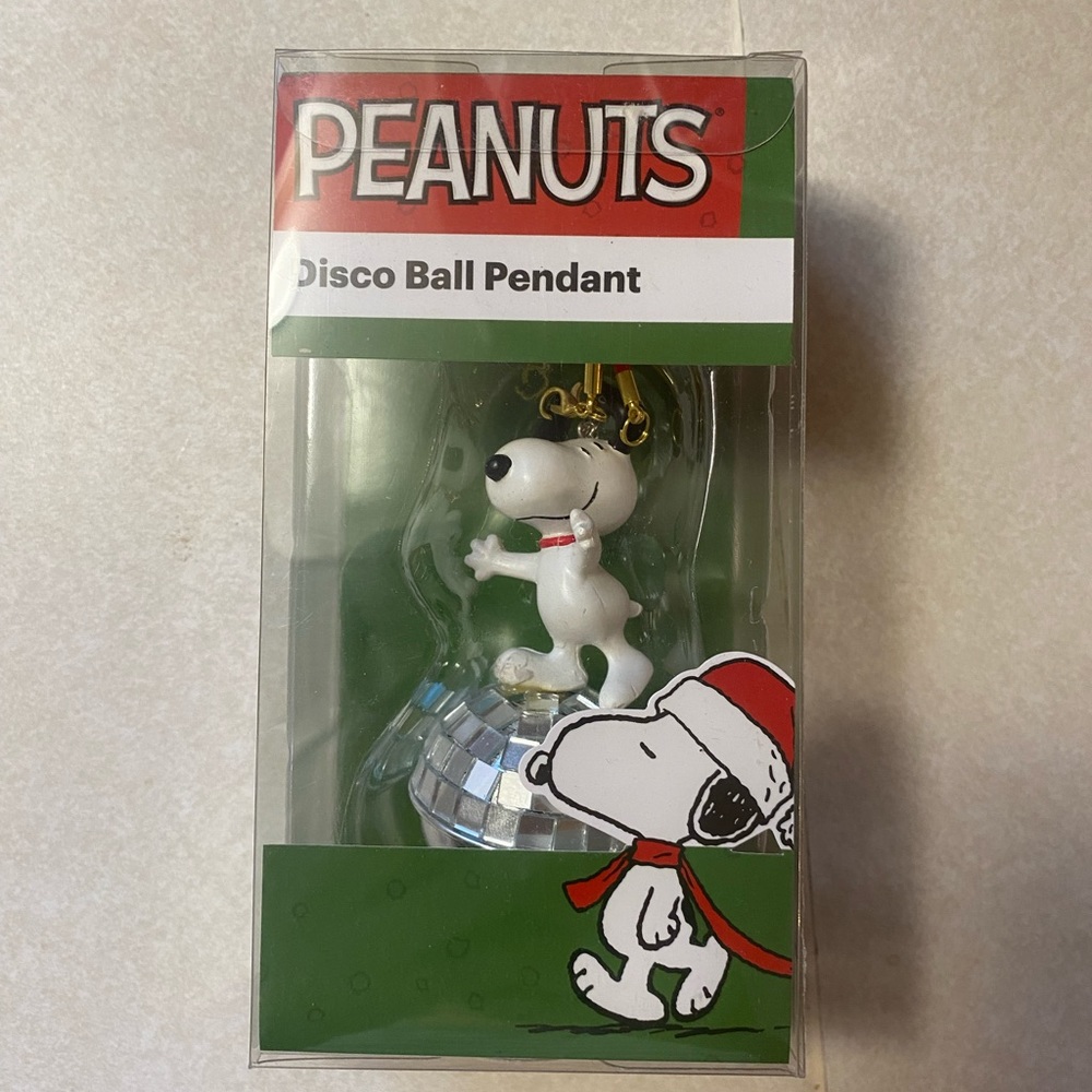 ♥️💖 CHRISTMAS SNOOPY Peanuts Disco Ball Pendant Bell Necklace NWT